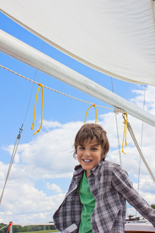 kid smiling sailing cotuit mosquito yacht club cape cod