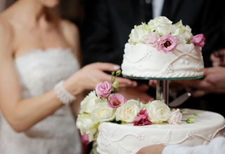 choosing the best wedding cake and catering on cape cod