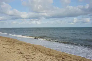 beach shoreline in mashpee ma_mashpee massachusetts_cape cod mashpee