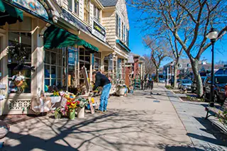 top 8 boutiques and artisanal shops in martha’s vineyard